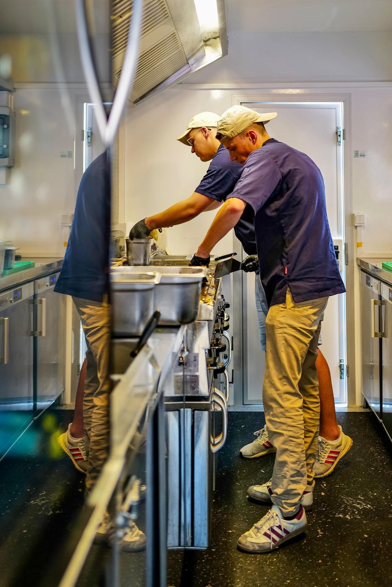 Live Cooking im Foodtrailer von Jonny's Tacos in Butzbach